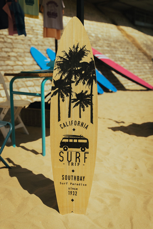 Location de planches de surf à Royan Pontaillac avec AQUAKID'S GLISS